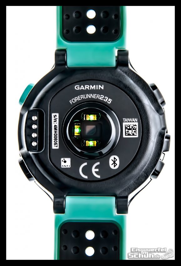 Produktfoto Garmin Forerunner 235 GPS-Sportuhr. Detaillierte Nahaufnahme auf Weiß. Produkttest. Review.