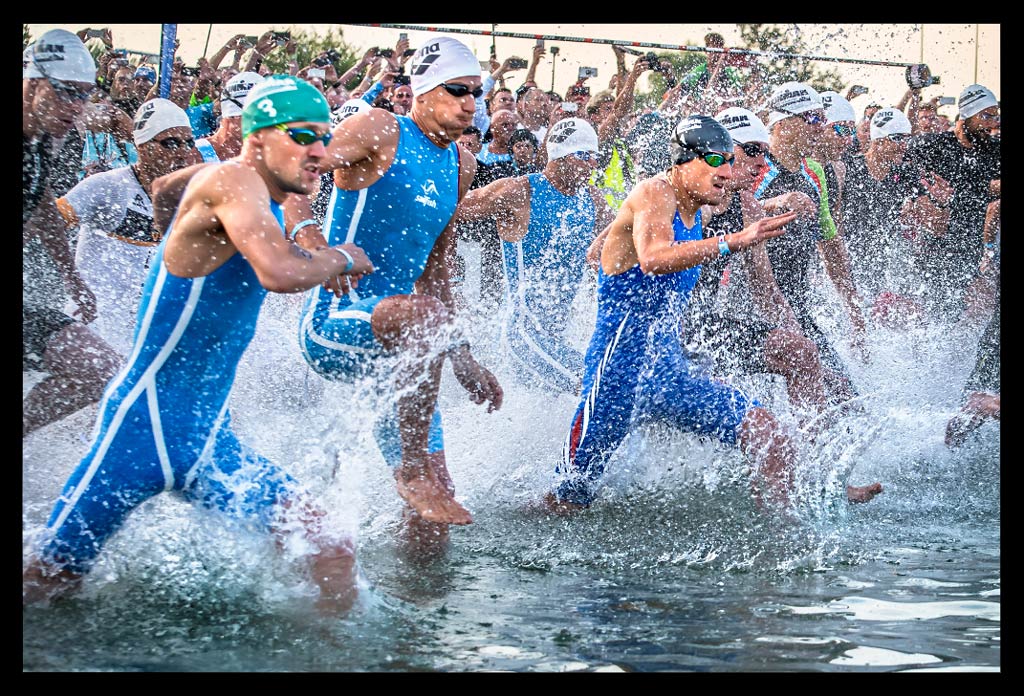 Ironman Frankfurt Sebastian Kienle Patrick Lange Schwimmstart sprinten in Wasser mit spritzer action zuschauer im hintergrund Triathleten kämpferisch Langener Waldsee