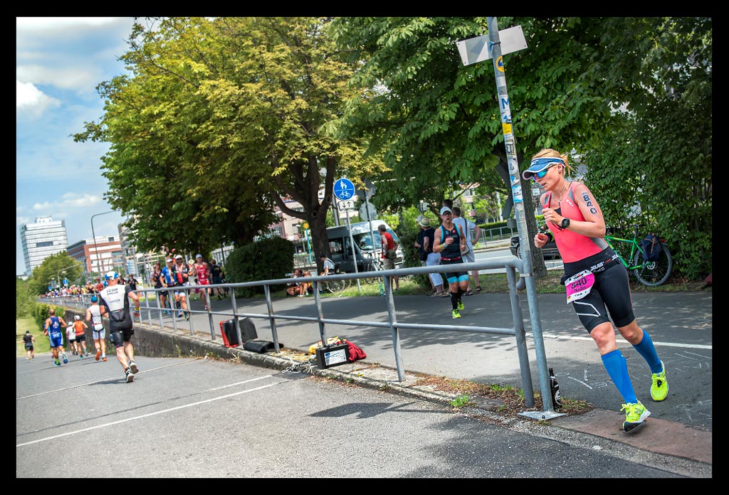 Ironman-Frankfurt-Rennbericht-Laufen-Ziel-report-EISWUERFELIMSCHUH-(112)