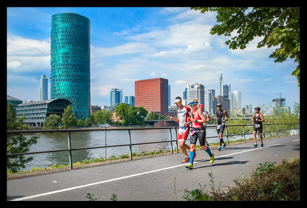Ironman-Frankfurt-Rennbericht-Laufen-Ziel-report-EISWUERFELIMSCHUH-(17)