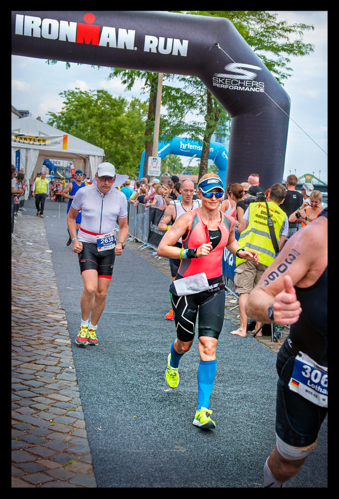 Ironman-Frankfurt-Rennbericht-Laufen-Ziel-report-EISWUERFELIMSCHUH-(24)