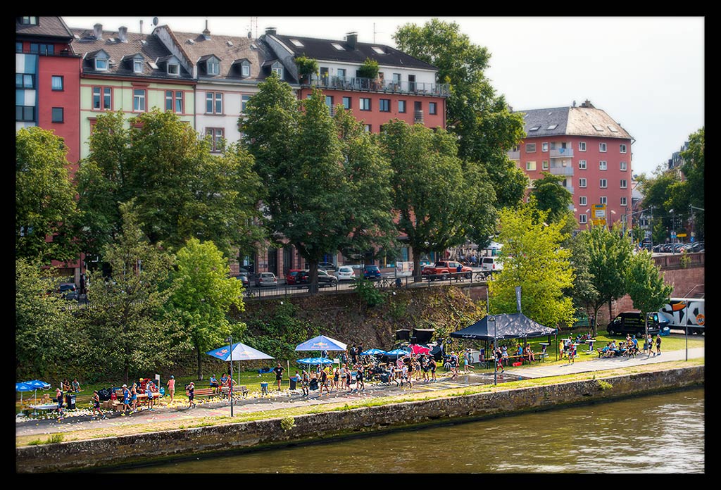 Ironman-Frankfurt-Rennbericht-Laufen-Ziel-report-EISWUERFELIMSCHUH-(30)
