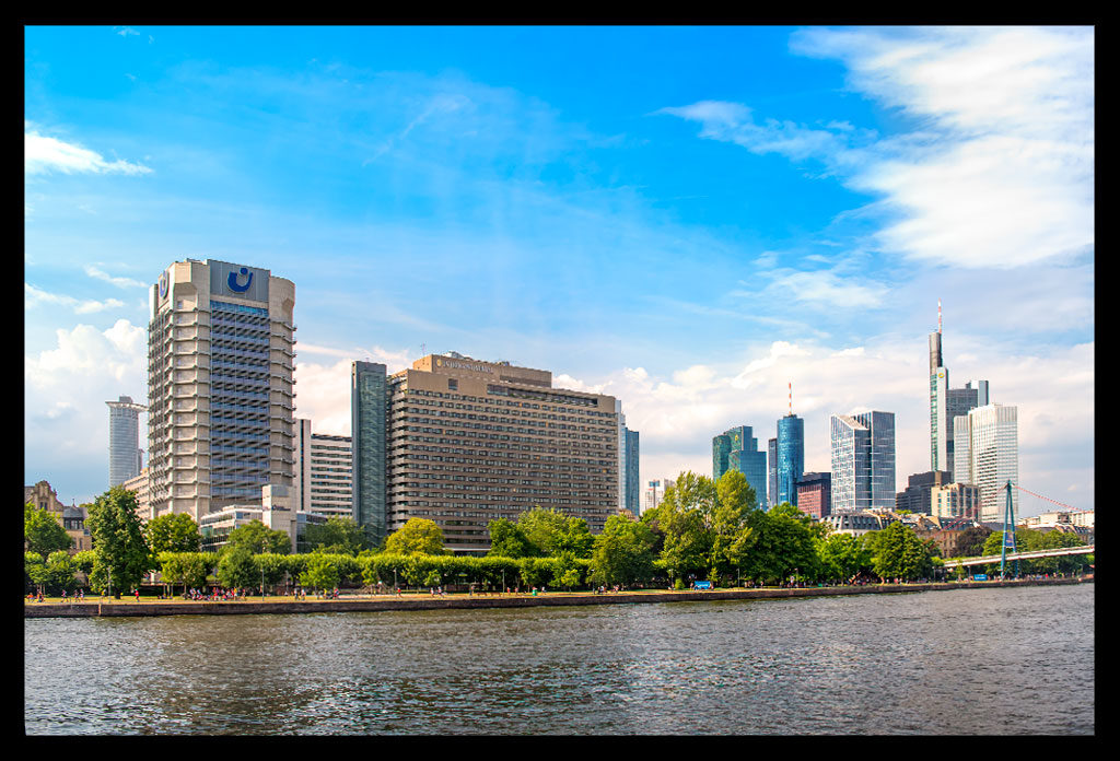 Ironman-Frankfurt-Rennbericht-Laufen-Ziel-report-EISWUERFELIMSCHUH-(79)