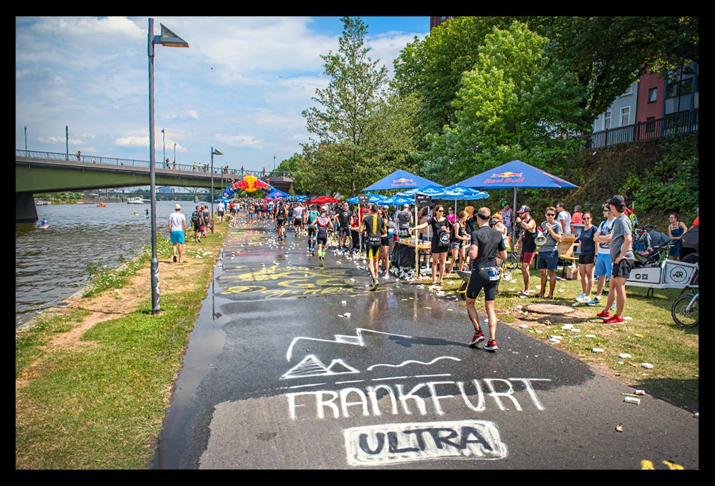 Ironman-Frankfurt-Rennbericht-Laufen-Ziel-report-EISWUERFELIMSCHUH-(83)