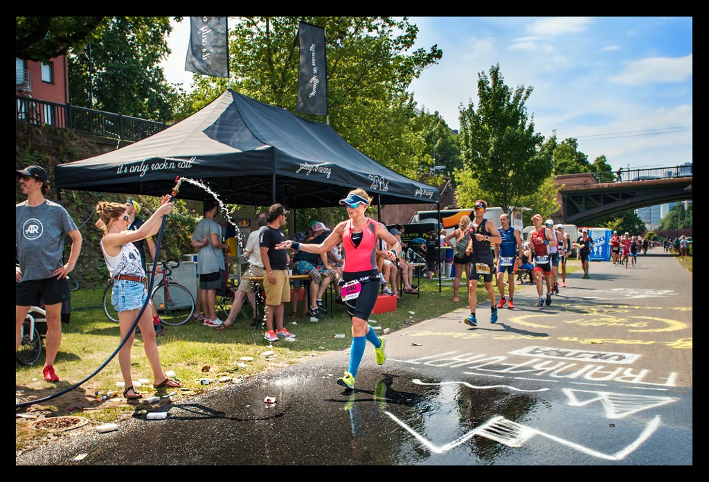 Ironman-Frankfurt-Rennbericht-Laufen-Ziel-report-EISWUERFELIMSCHUH-(97)