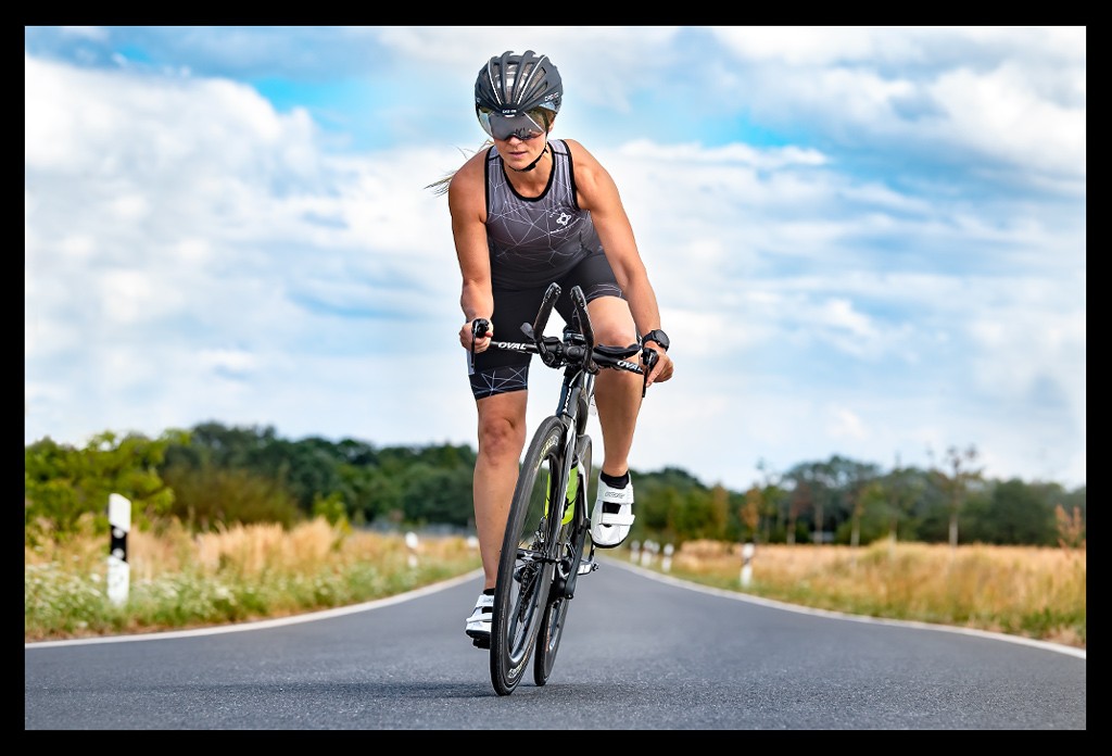 Triathlon Radtraining auf Zeitfahrrad mit RON Wheels Carbon Laufradset