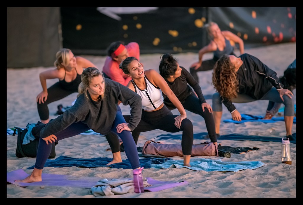 Yogageschichten: Yoga am Strand bei Sonnenaufgang in Chicago