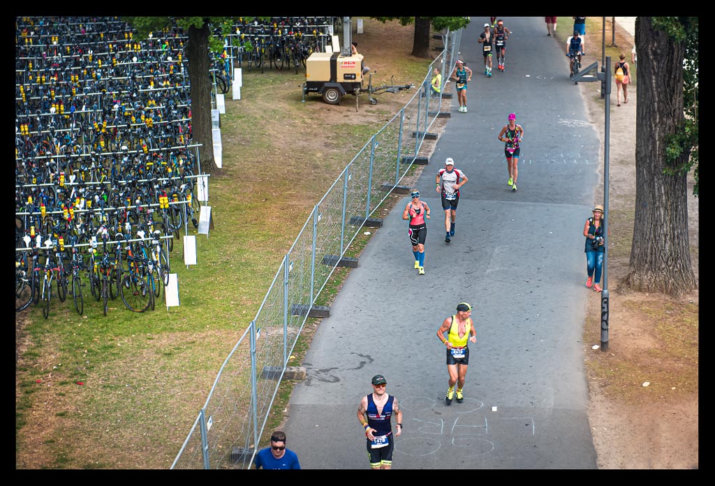 Ironman-Frankfurt-Rennbericht-Laufen-Ziel-report-EISWUERFELIMSCHUH-(129)