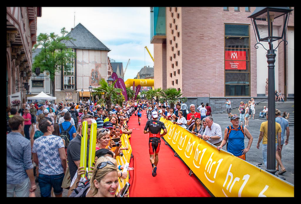 Ironman-Frankfurt-Rennbericht-Laufen-Ziel-report-EISWUERFELIMSCHUH-(144)