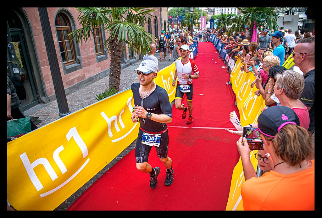 Ironman-Frankfurt-Rennbericht-Laufen-Ziel-report-EISWUERFELIMSCHUH-(145)