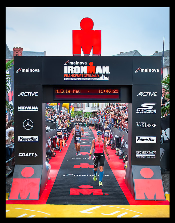 Ironman-Frankfurt-Rennbericht-Laufen-Ziel-report-EISWUERFELIMSCHUH-(162)