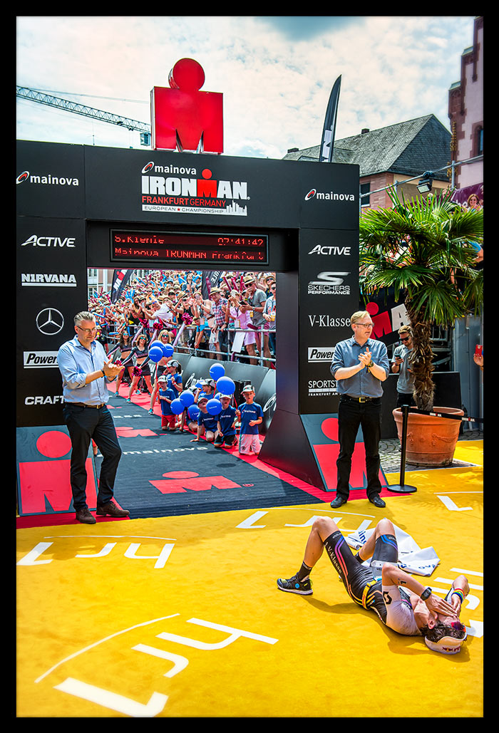 Ironman-Frankfurt-Rennbericht-Laufen-Ziel-report-EISWUERFELIMSCHUH-(50)