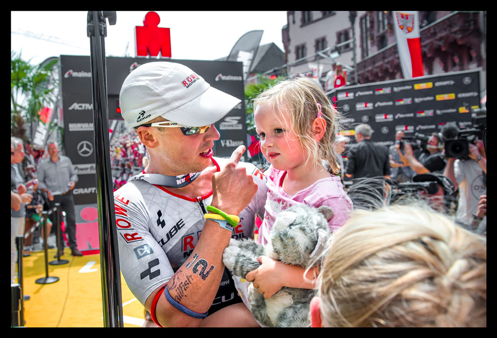 Ironman-Frankfurt-Rennbericht-Laufen-Ziel-report-EISWUERFELIMSCHUH-(59)