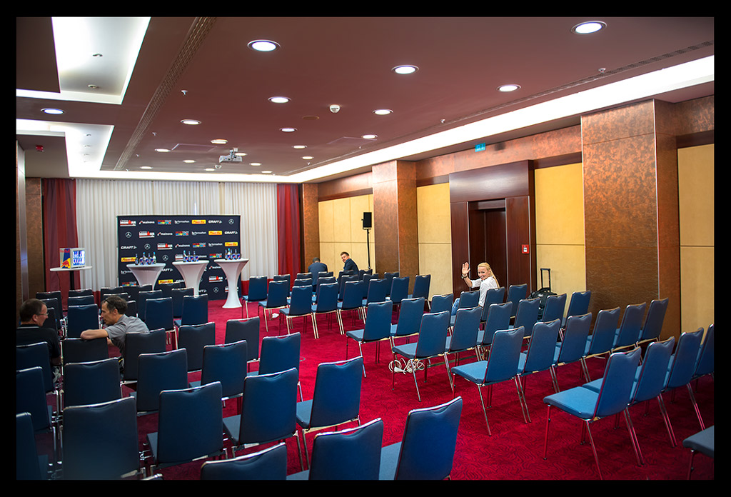 Ironman-Frankfurt-Rennbericht-Profis-Pressekonferenz-EISWUERFELIMSCHUH-(05)