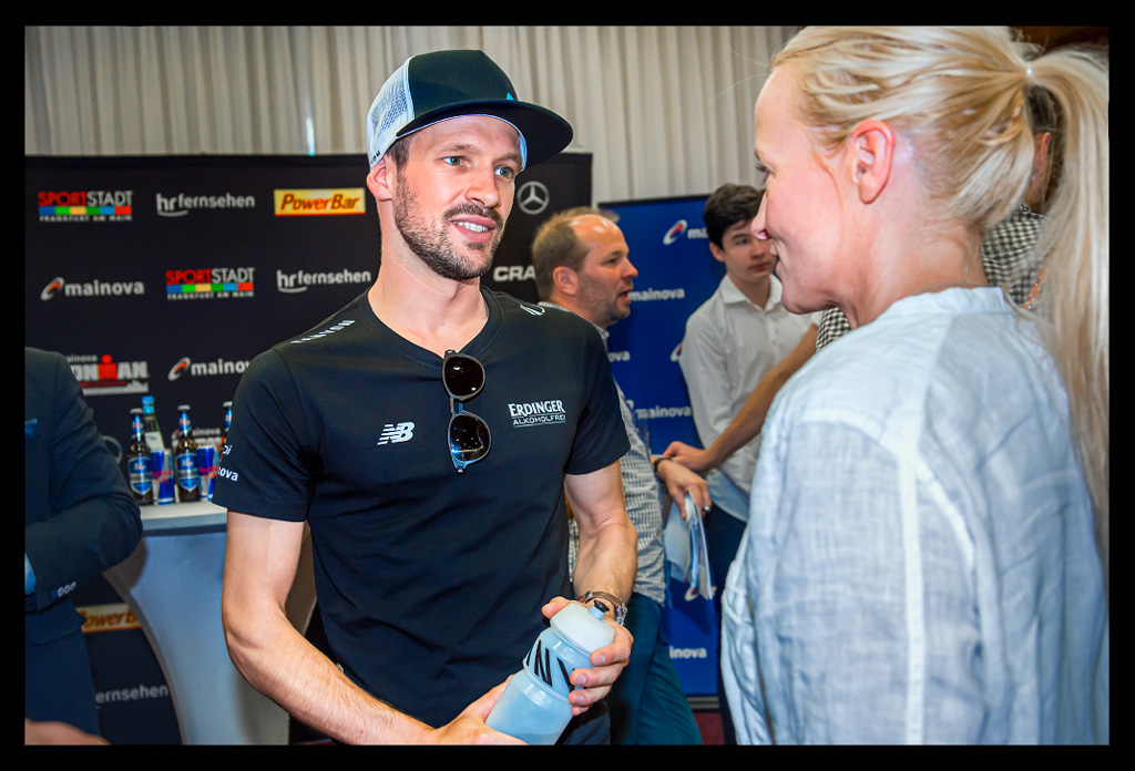 Ironman-Frankfurt-Rennbericht-Profis-Pressekonferenz-EISWUERFELIMSCHUH-(22)