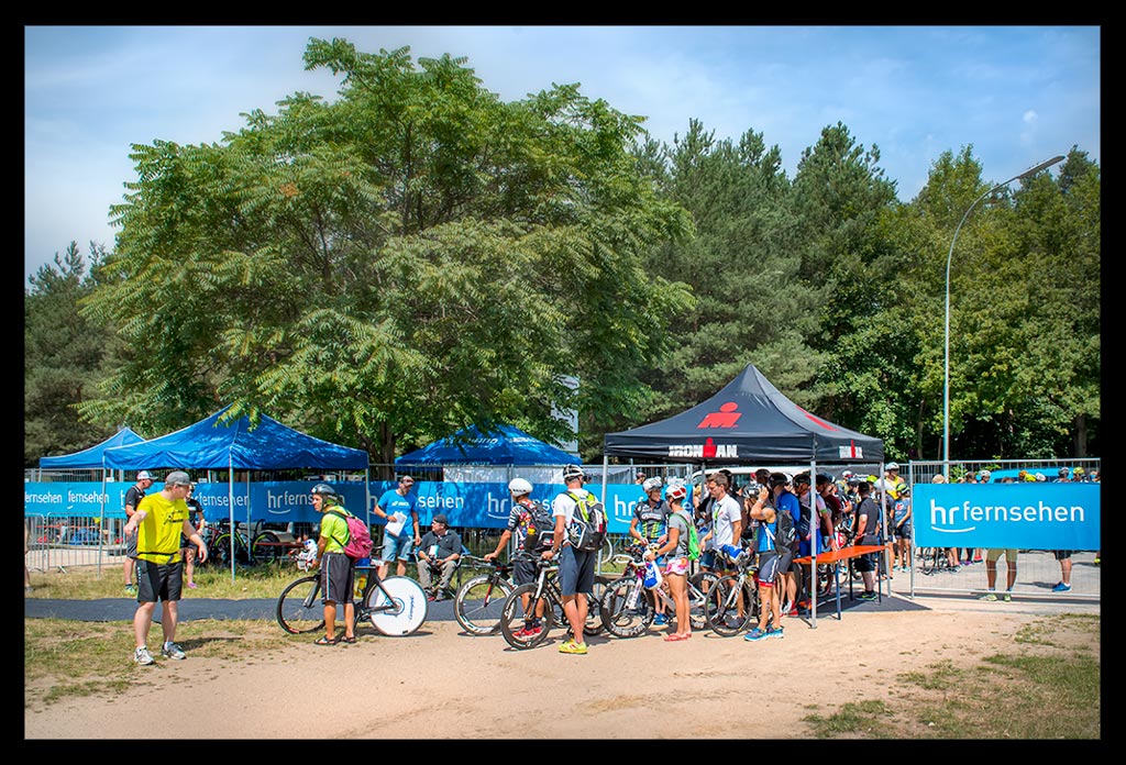 Ironman-Frankfurt-Rennbericht-Bike-Check-In-Waldsee-EISWUERFELIMSCHUH-(02)