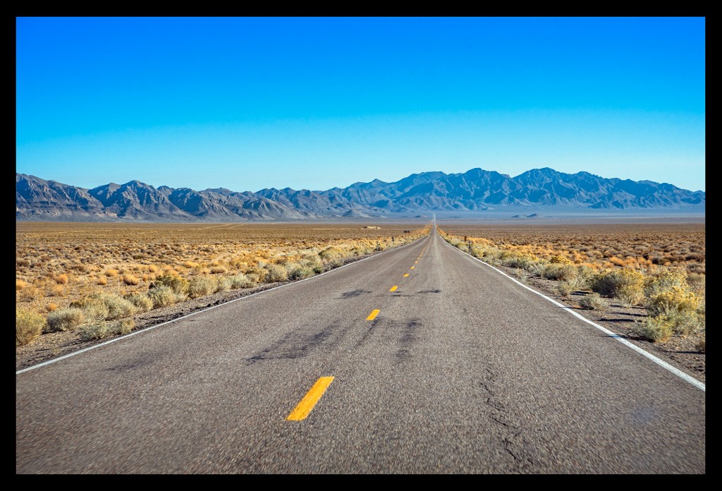 Road Trip USA einsame Landstraße in Nevada
