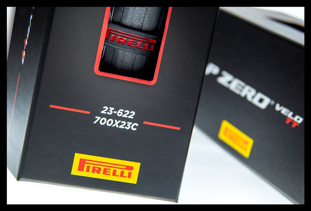 Pirelli Zero Velo TT Reifen Verpackung Box detailierte nahaufnahme auf weiß 23-622 700x23c