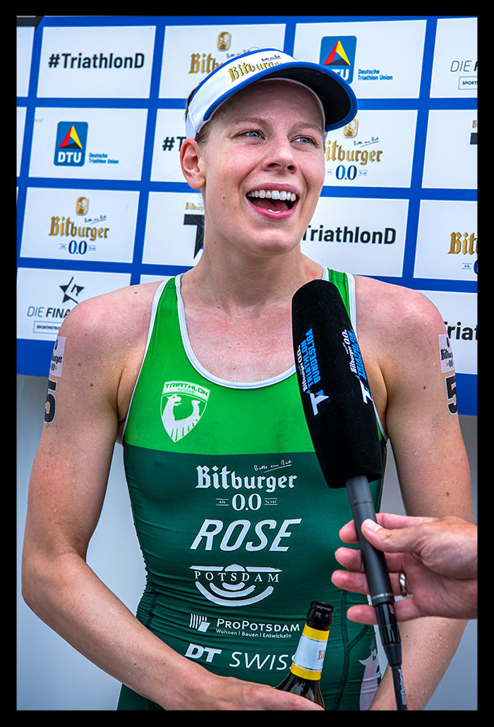 Laura Lindemann die finals berlin deutsche triathlon meisterschaften sprint Elite ziel interview DTU TV team 0.0% cap grüner rennanzug Triathlon Potsdam e.V.