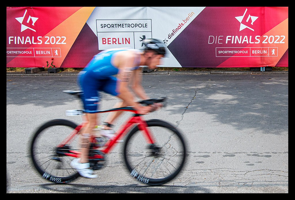 triathleten elite Radstrecke absperrung finals berlin deutsche DTU meisterschaften Triathlon Elite männer BREINLINGER David olympischer platz