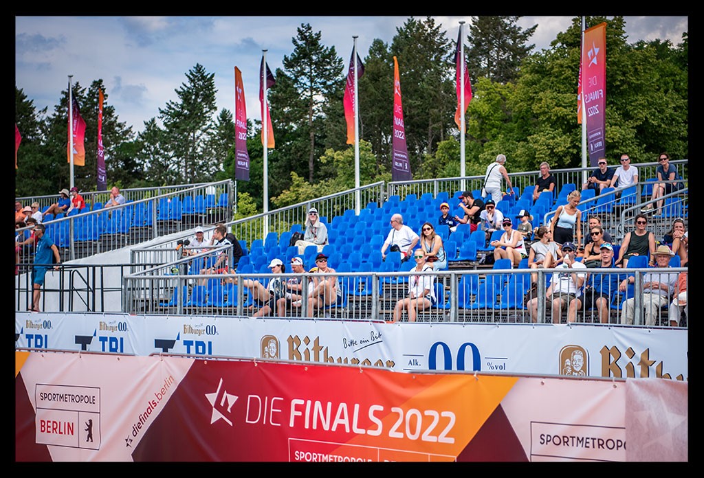 Olympischer platz finals berlin deutsche DTU meisterschaften Triathlon Elite stadion zuschauer multi-sportevent tribüne bitburger sommerlich