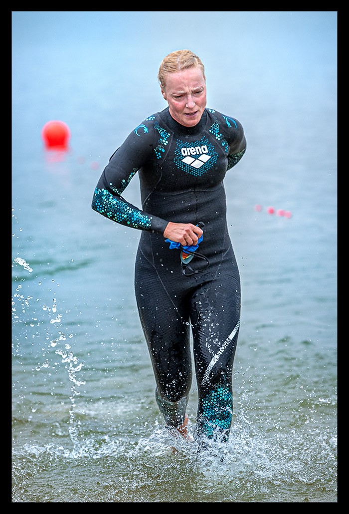 Scharmützelsee Triathlon 2023 Rennbericht Bad Saarow - Nadin kommt aus dem Wasser