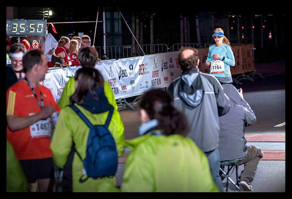 Berlin-Halbmarathon-Bestzeit-Night-Run-EISWUERFELIMSCHUH-(24)