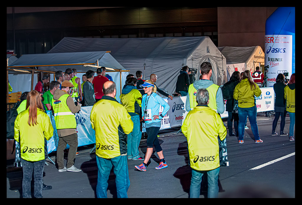Berlin-Halbmarathon-Bestzeit-Night-Run-EISWUERFELIMSCHUH-(26)