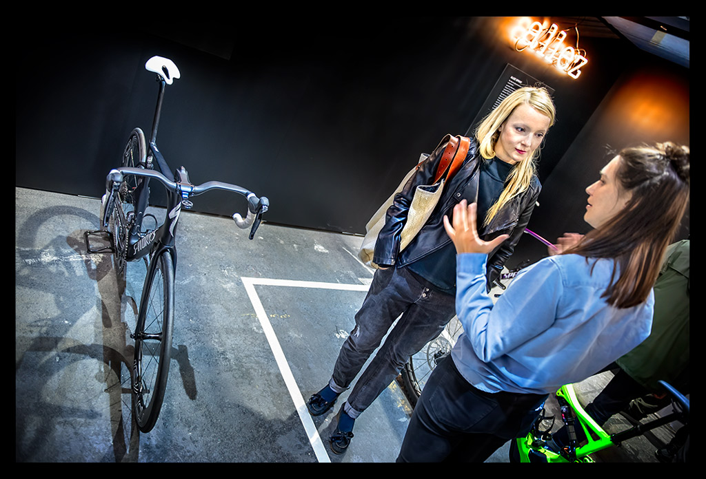 Berliner-Fahrradschau-Station-Messe-Event-EISWUERFELIMSCHUH-(07)