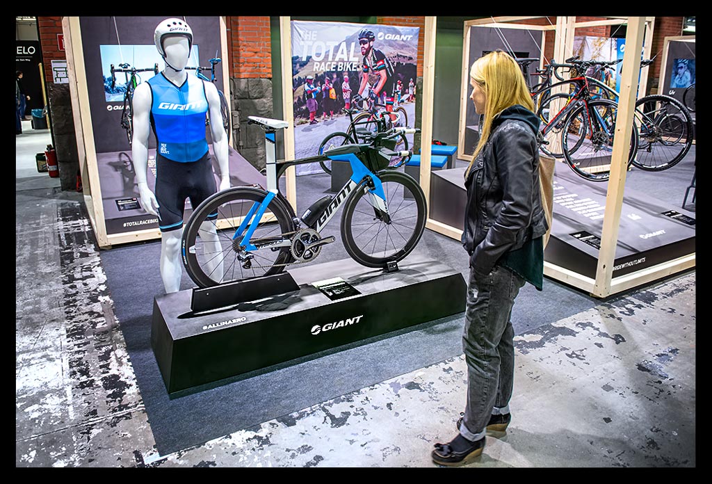 Berliner-Fahrradschau-Station-Messe-Event-EISWUERFELIMSCHUH-(19)